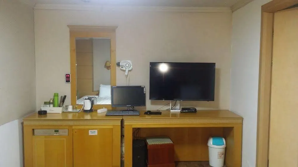 New Boolim Tourist Hotel Seoul 2*,